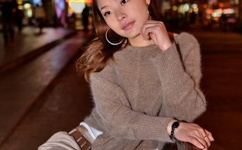 打扑克发出哼哼哼的声音